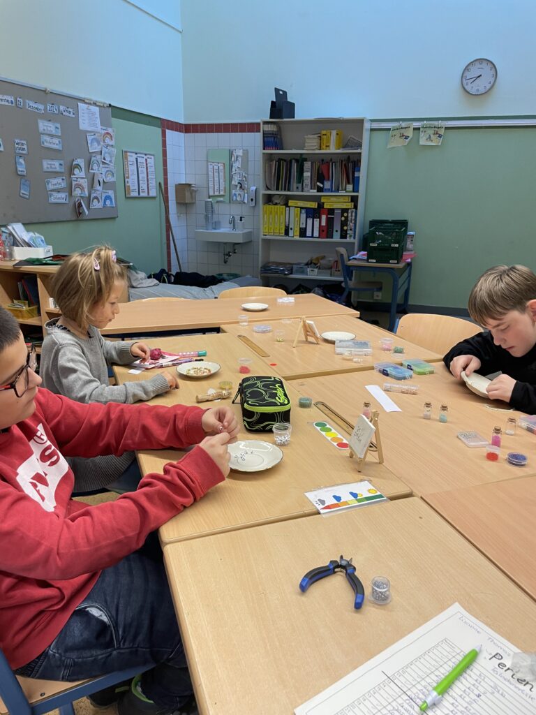 Adventliches Basteln an der Michael-Ende-Schule