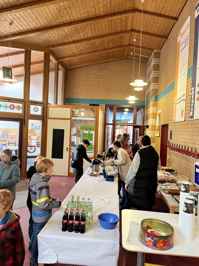 Weihnachtliche Stimmung beim Adventsbasar des Fördervereins