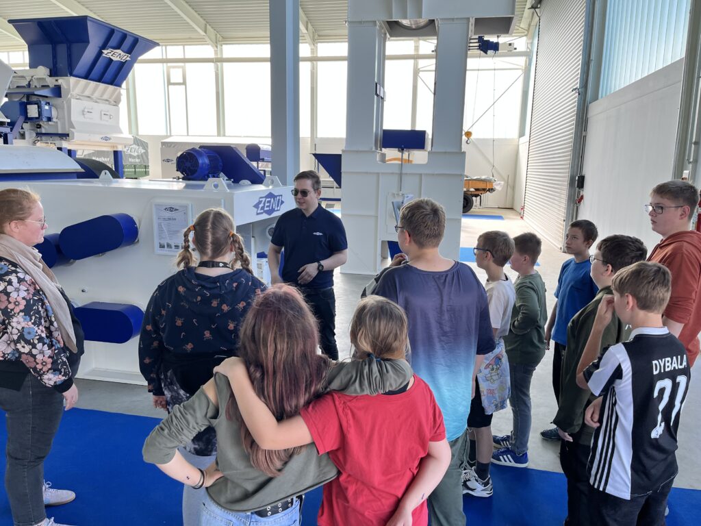 Klasse 7 besucht die Firma "Zeno" in Norken