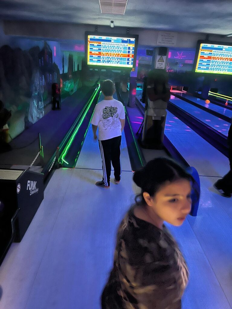 Klasse 6 und 7 beim Bowling