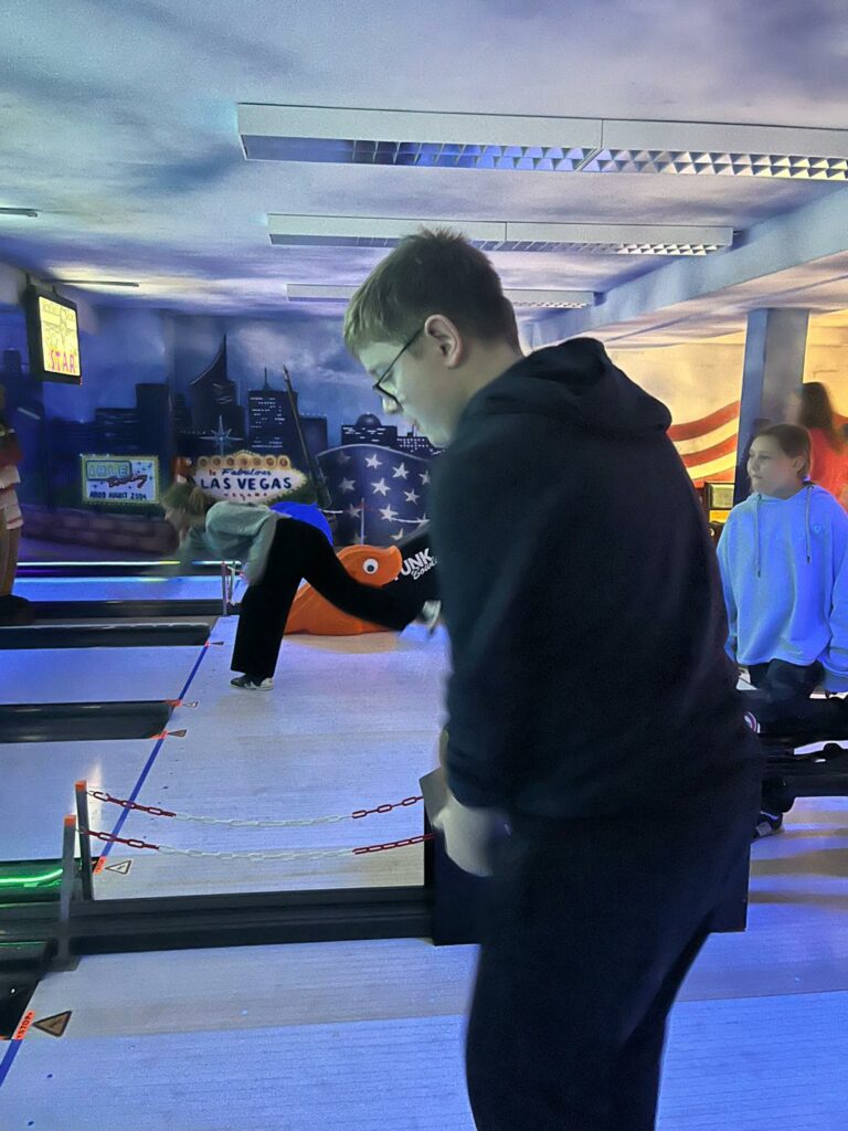 Klasse 6 und 7 beim Bowling