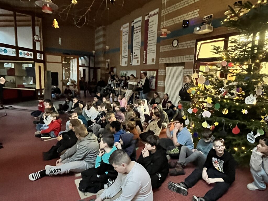 Adventsschulversammlung in der zweiten Adventswoche