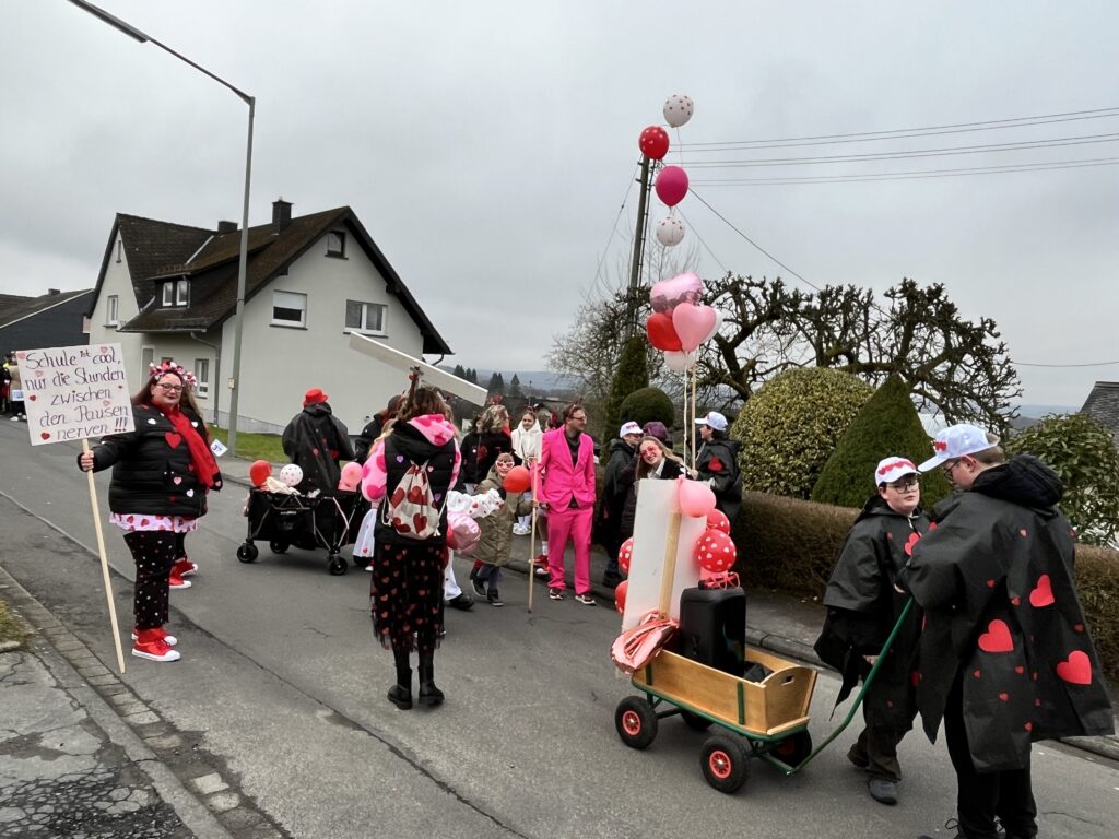 Malberg Helau! - Unsere Schule beim Karnevalszug in Malberg!