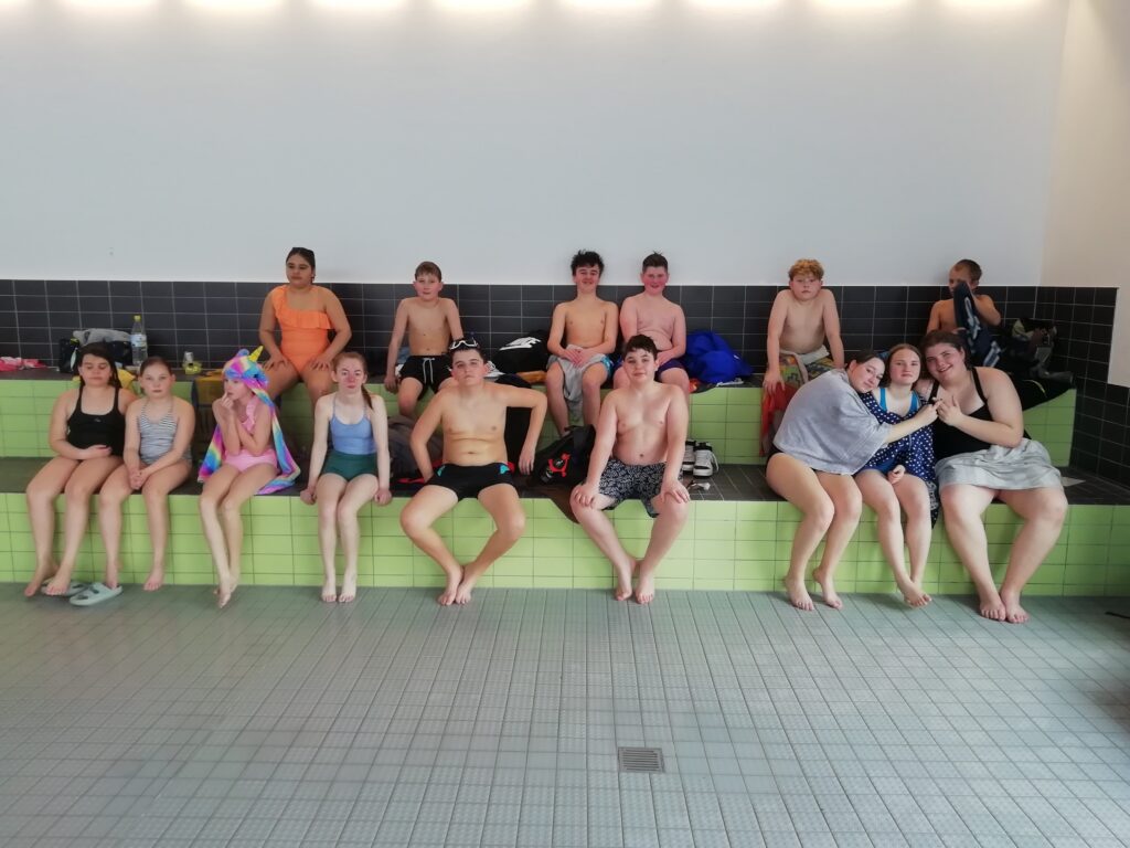 Das Schwimmteam der Michael-Ende-Schule zeigt gute Leistungen bei der Regionalschulmeisterschaft Schwimmen 2026 in Betzdorf