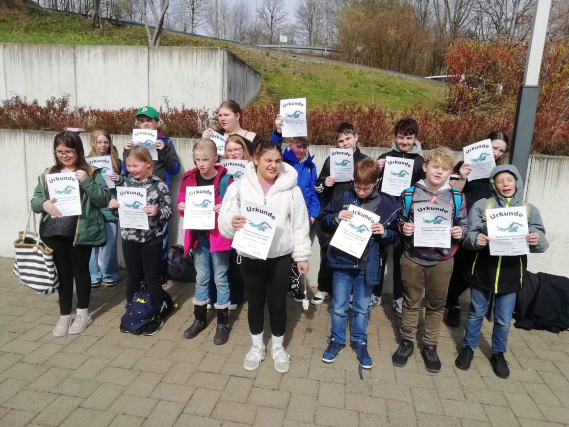 Das Schwimmteam der Michael-Ende-Schule zeigt gute Leistungen bei der Regionalschulmeisterschaft Schwimmen 2026 in Betzdorf