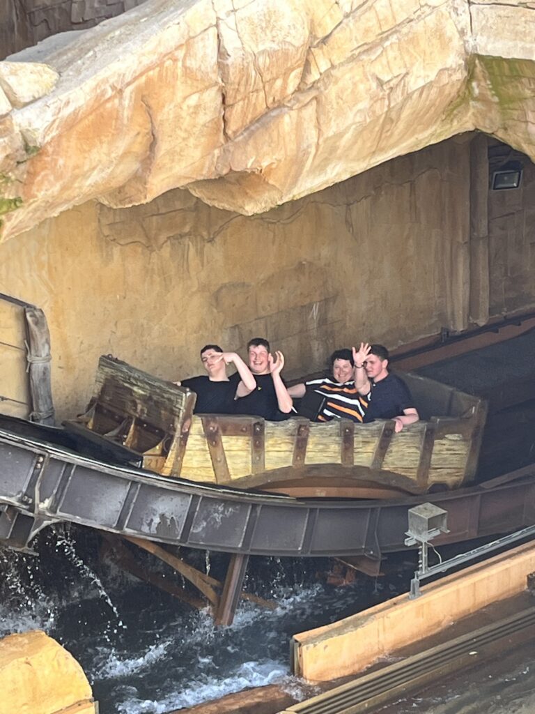Viel Spaß und ganz viel Wasser - Die Klasse 9 im Phantasialand