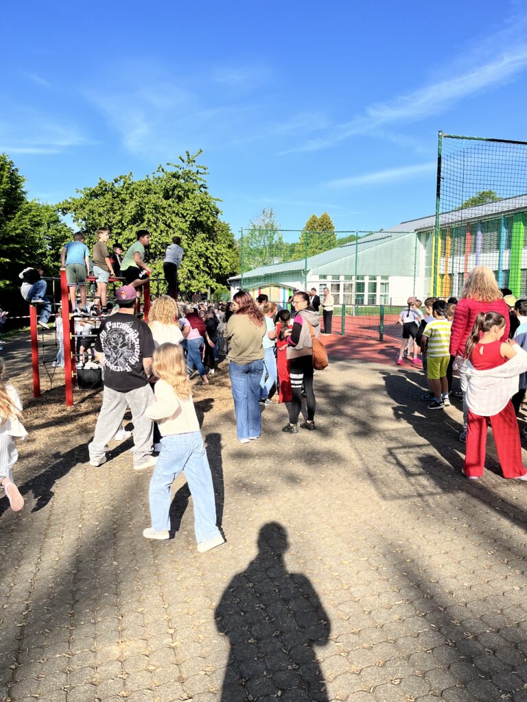 Gemeinsames Spielefest der Wolfsteinschule und der Michael-Ende-Schule