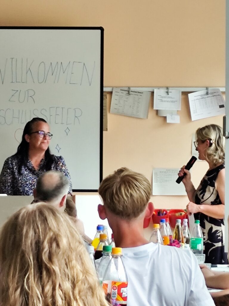 Klasse 9 "fliegt" aus der Schule