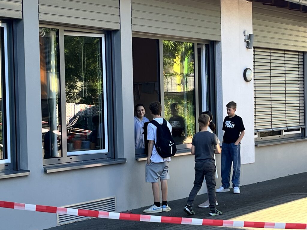 Klasse 9 verabschiedet sich am "Chaostag" von der Schulgemeinschaft