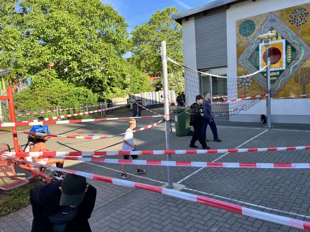 Klasse 9 verabschiedet sich am "Chaostag" von der Schulgemeinschaft