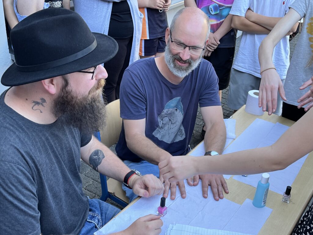 Klasse 9 verabschiedet sich am "Chaostag" von der Schulgemeinschaft