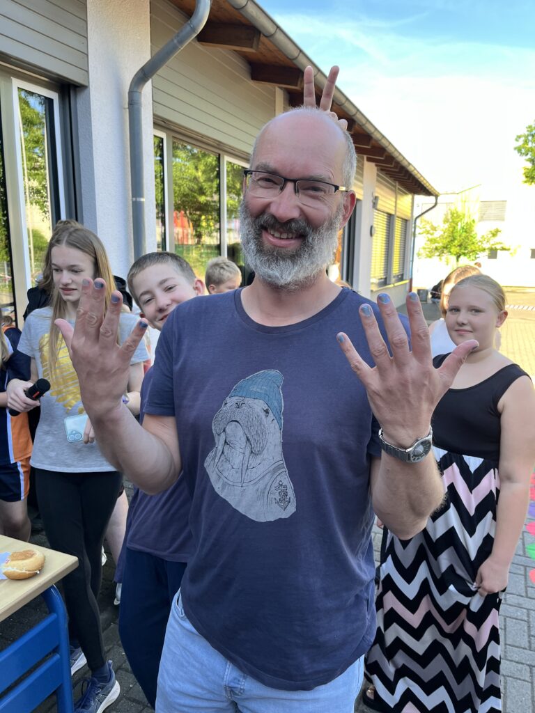 Klasse 9 verabschiedet sich am "Chaostag" von der Schulgemeinschaft