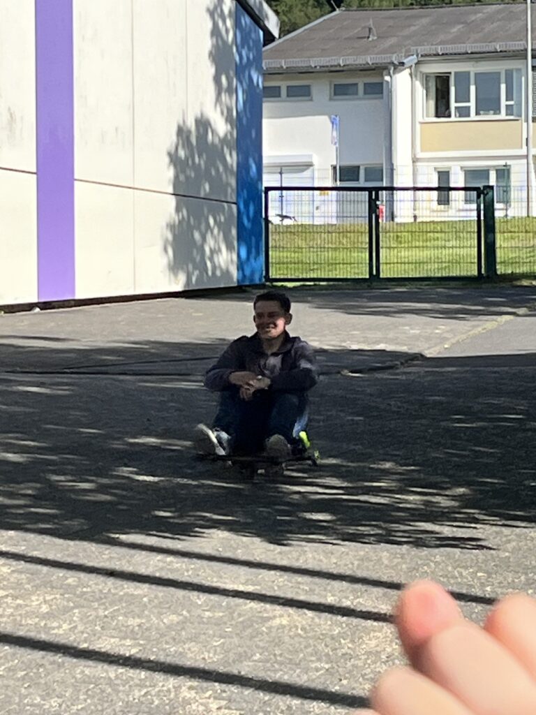 Klasse 9 verabschiedet sich am "Chaostag" von der Schulgemeinschaft